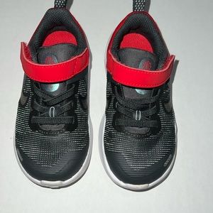 Nike Downshifter toddler shoes, size 7C red & gray